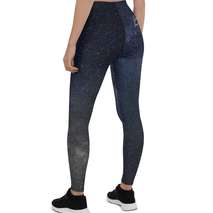 High waisted yoga pants: Above-the-waist style of leggings designed for active wear.